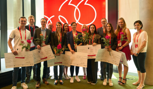 Die Rehavital ehrte auf ihrer Mitgliederversammlung am 9. Juni in Hamburg die besten Auszubildenden im kaufmännischen und handwerklichen Bereich. Außerdem vergab sie einen Sonderpreis im digitalen Bereich. (Foto: Rehavital/Marvin Darko)