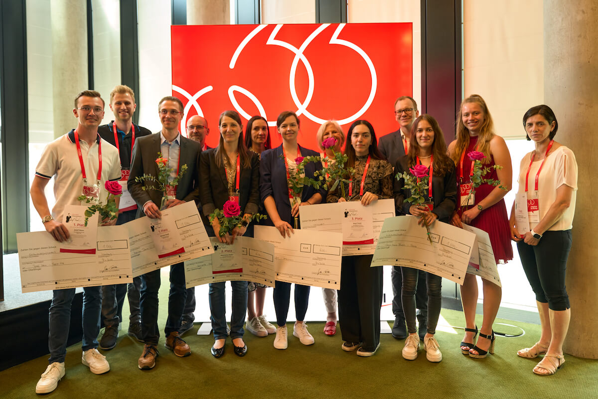 Die Rehavital ehrte auf ihrer Mitgliederversammlung am 9. Juni in Hamburg die besten Auszubildenden im kaufmännischen und handwerklichen Bereich. Außerdem vergab sie einen Sonderpreis im digitalen Bereich. (Foto: Rehavital/Marvin Darko)