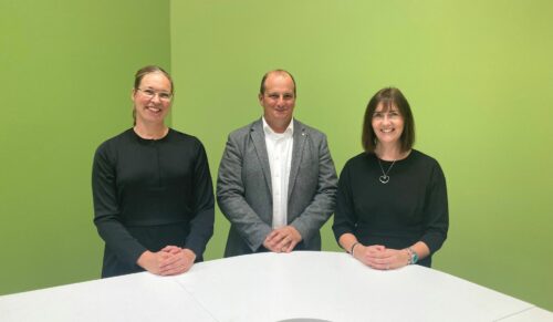 Diskutierten über den Rehabilitationspotenzials von Patienten nach einer Oberschenkelamputation (v.l.): Hanna Löwén (MSc), Physiotherapeutin bei Aktiv Ortopedteknik aus Schweden,  Dipl.-Ing. (FH) Merkur Alimusaj, Leiter der Technischen Orthopädie am Klinikum Heidelberg und Dr. Fiona Davie-Smith, Klinische Koordinatorin beim Scottish Specialist Prosthetics Service (Foto: Ottobock)
