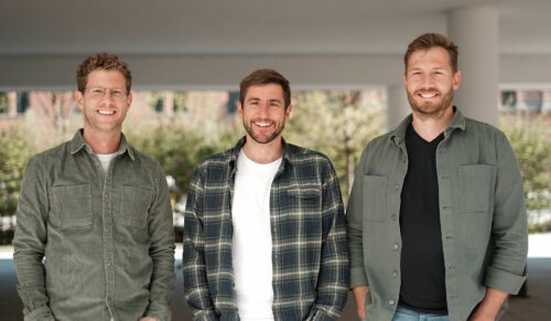 Marc-Antonio Padilla, Daniel Kun und Benjamin Els (v.l.) vom Startup Steptics wollen mit Förderung der Deutschen Bundesstiftung Umwelt (DBU) nachhaltige und kostengünstige Fußprothesen herstellen. (Foto: Steptics GmbH)