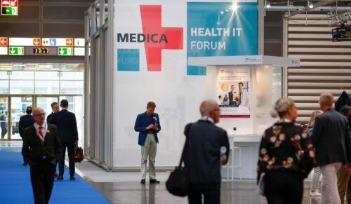 Einen Schwerpunkt der Medizinmesse Medica bildet der Bereich Digital Health.
Foto: Messe Düsseldorf, Constanze Tillmann