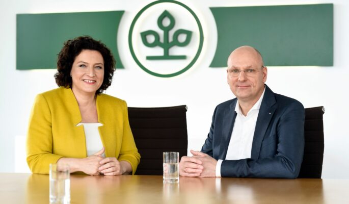 Der geschäftsführende Vorstand des AOK-Bundesverbandes: Dr. Carola Reimann (Vorsitzende) und Jens Martin Hoyer (stellvertretender Vorsitzender). (Foto: AOK-Mediendienst)