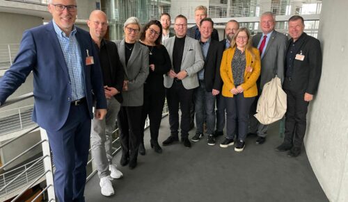 Die Teilnehmer am parlamentarischen Frühstück (v.l.): Thomas Piel, Mathias Jäckel, Simone Borchardt, Petra Kröger-Schumann, Robert Schumann, Tino Sorge, Christian Bartelt, Hannes Walter, Christian Großmann, Kirsten Abel, Knut Abraham, Frank Rogge. (Foto: Tobias Lehnert, Anhaltend Marketingkommunikation)