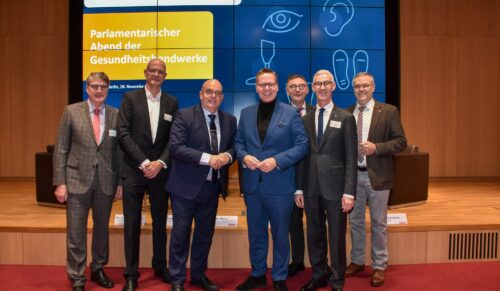 v.l.n.r.: VDZI-Präsident Dominik Kruchen, BIV-OT-Präsident Alf Reuter, Edgar Franke, Parlamentarische Staatssekretär aus dem Bundesgesundheitsministerium (BMG), Tino Sorge, gesundheitspolitischer Sprecher der CDU/CSU-Bundestagsfraktion, ZVA-Präsident Christian Müller, biha-Präsident Eberhard Schmidt, ZDH-Präsident Jörg Dittrich. Foto: ZDH/Boris Trenkel