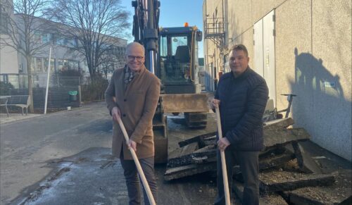 Spatenstich in Bamberg: Rainer Kliewe und Dr. Fabian Bohnen freuen sich auf die Biomasseanlage. (Foto: Ofa Bamberg GmbH)