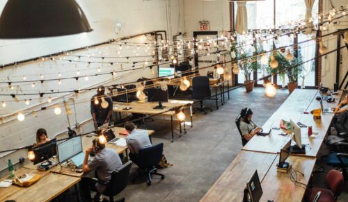 Besonders junge Arbeitnehmer fordern mehr Freiheiten ein. Das kommt nicht bei allen Arbeitgebern gut an. (Foto: Unsplash)