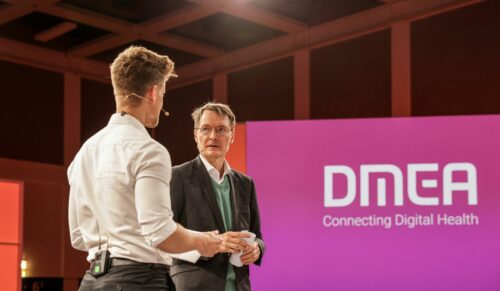 Prof. Dr. Karl Lauterbach bei seiner Eröffnungsrede der DMEA. (Foto: Hans Scherhaufer/DMEA)