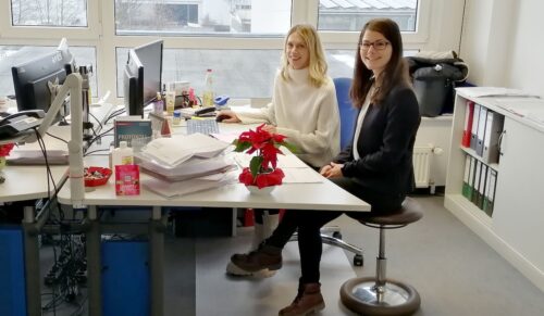 Dori Sokoli, Assistenz der Geschäftsleitung Reha & Care (l.) und Daniela Stünkel, Inside Sales Drive Devilbiss Healthcare (Foto: Drive Devilbiss)