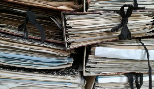 Die Kleine Anfrage der CDU/CSU-Fraktion an die Bundesregierung spricht u.a. das Thema Bürokratieabbau an. (Foto: Sear Greyson/Unsplash)
