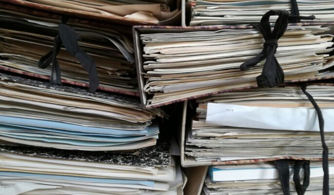 Die Kleine Anfrage der CDU/CSU-Fraktion an die Bundesregierung spricht u.a. das Thema Bürokratieabbau an. (Foto: Sear Greyson/Unsplash)