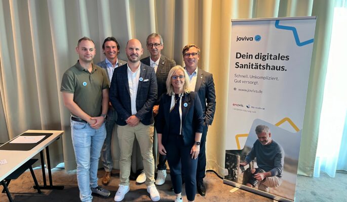 v. r. n. l.: Dominik Kächele (Geschäftsführer Orthopädietechnik Kächele GmbH und Optin Consulting GmbH), Christian Gentner (Mitglied Vorstand Sanitätshaus Aktuell AG), Daniel Hölper (Geschäftsführer Sani Future GmbH und Co. KG/joviva), Hans-Werner Scherer (Geschäftsführer Rosenkranz Scherer und Mitglied Aufsichtsrat Sanitätshaus Aktuell AG), Vera Nierzwiki (Geschäftsführerin Bernd Ginsberg GmbH, WEGIMED GmbH sowie cfmi), Ulf Doster (Vorstand Sanitätshaus Aktuell AG) (Foto: Joviva)