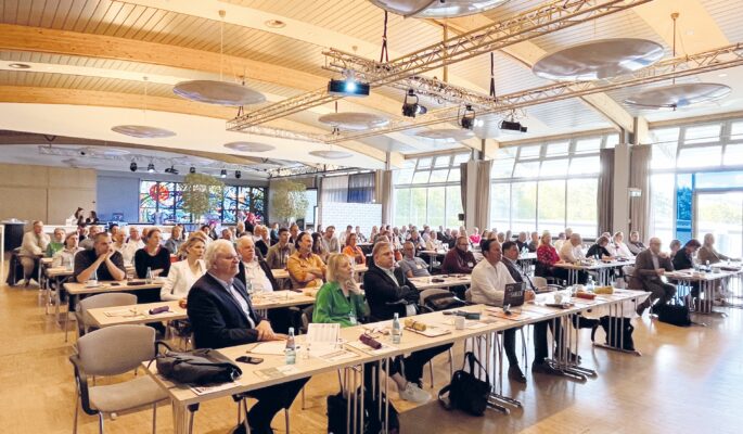 Das Publikum des Bequemschuhsymposiums 2024. (Foto: Redaktion)