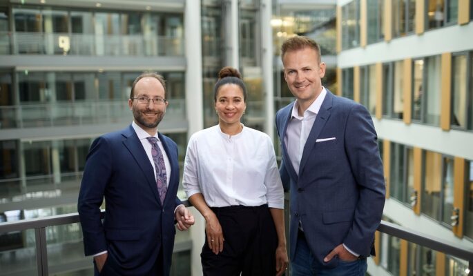 Die neue Gematik-Geschäftsführung (v.l.): Dr. Florian Hartge, Brenya Adjei und Dr. Florian Fuhrmann (Foto: Jan Pauls/Gematik)