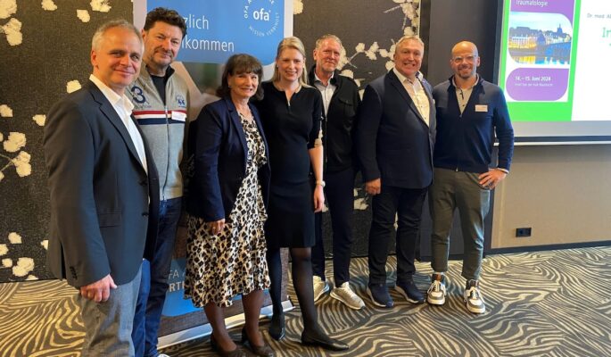 Die Referentinnen und Referenten des Interdisziplinären Forums für Sport und Traumatologie in Maastricht (v.l.): Dr. Axel Klein, Dr. Ulrich Ruppe, Michaela Lundius (Ofa Akademie), Marie-Theres Braun, Dr. Arndt-Matthias Müller, Dr. Alexander S. Strassburg und Dr. Alberto Schek. (Foto: Ofa)
