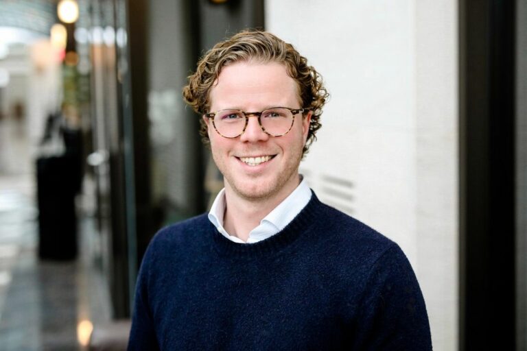 „An einem festen Standort ist es sicher einfacher, pro Tag mehr Patienten zu versorgen. Aber das ist nicht unser Ansatz. Der Kern, warum wir mobil arbeiten, sind die Bedürfnisse unserer Kundinnen: Wo liegen deren Pain Points?“, sagt Torben Naumann, Geschäftsführer Mocca:Health (Foto: Mocca:Health)
