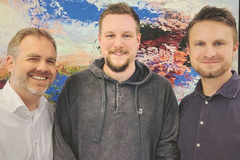 Geschäftsführer Peter Kraft (v.l.), Prokurist Julian Kraft (Bereichsleiter
Rehatechnik) sowie Prokurist und Assistent der Geschäftsführung
Bernd Albers (Orthomed)  (Foto: KRAFT Unternehmensverbund/Andreas Buck)