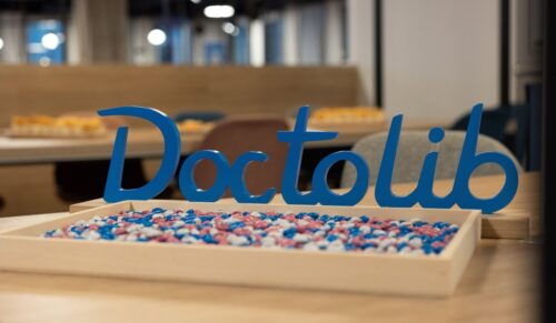 Doctolib geht in seinem aktuellen Health Report auf die Unterschiede und Gemeinsamkeiten von erfahrenen Ärzten und der neuen Generation ein. (Foto: Doctolib)