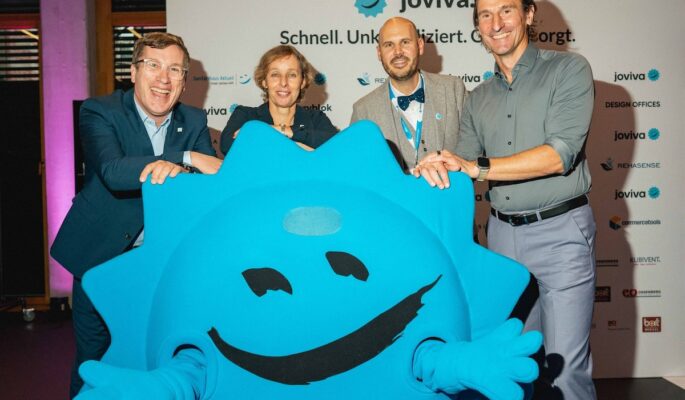 Feierten den Livegang von Joviva (v.l.): Ulf Doster (Vorstand Sanitätshaus Aktuell), Sonja Schaible (Vorstand Sanitätshaus Aktuell), Daniel Hölper (Geschäftsführer joviva), Dr. Christian Gentner (Vorstand Sanitätshaus Aktuell) (Foto: Sanitätshaus Aktuell AG / Sani Future GmbH)