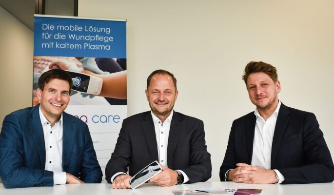 Jens Kirsch, Mit-Gründer Terraplasma Medical (l.), Klaus Herold, Leitung Department Compression bei Medi, und Lukas Herbert, Geschäftsleitung Terraplasma Medical (r.).
Foto: www.medi.de