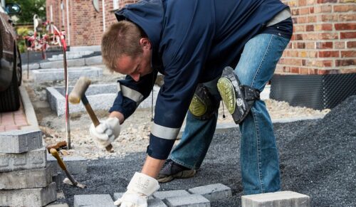 Die Menschen kennen die Risikofaktoren für Rückenschmerzen. Aber sie schaffen es nicht, ihr Wissen in die Tat umzusetzen. (Foto: AOK-Bundesverband)