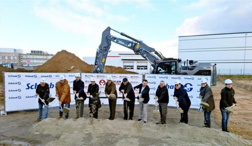 Spatenstich bei Schaub. Der Startschuss für das neue Logistikzentrum ist gefallen. (Foto: Sanitätshaus Schaub)