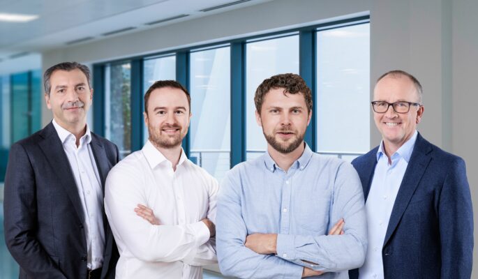 v.l.n.r.: Thomas Menitz (CEO von L&R), Dr. Philipp Wustrow (Geschäftsführer OnlineDoctor), Dr. Tobias Wolf (Geschäftsführer OnlineDoctor) und Holger Mägdefrau (CFO von L&R) (Foto: Lohmann & Rauscher GmbH & Co.KG & OnlineDoctor AG)