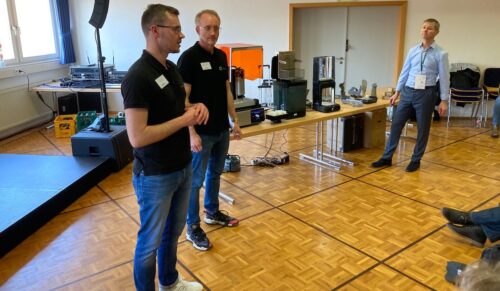 Lais Kriwat (l.) und Dennis Opielka leiteten den 3D-Workshop auf der Expolife in Kassel. (Foto: Redaktion)