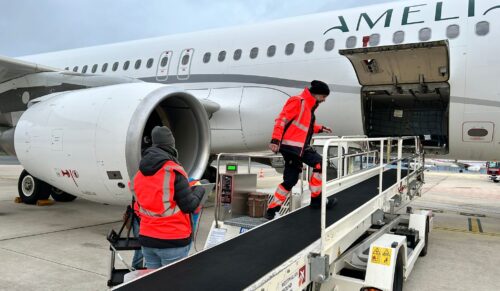 Die Ottobock-Exoskelette werden für das Be- und Entladen von Flugzeugen eingesetzt. (Foto: Ottobock)
