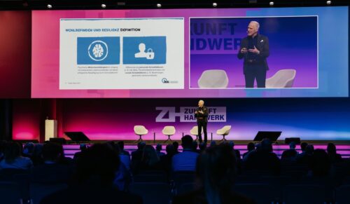Gesundheitsexperte Ingo Froböse stellt auf dem Kongress „Zukunft Handwerk“ in München Studienergebnisse zur Gesundheit im Handwerk vor. (Foto: Amelie Niederbuchner)