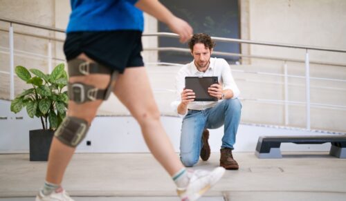 Orthopädiefachkräfte können mit ihrem mobilen Endgerät Gangvideos aufnehmen und sie direkt in Smart Documentation hochladen. (Foto: Ottobock)
