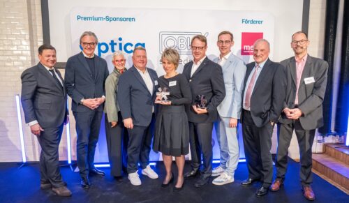 Holger Knapp (Sternefeld Medien, v.l.), Walter Leuthe (Sporlastic), Christiana Hennemann (Rehakind), Thomas Appel (Saljol), Meike Rahm (Sanitätshaus Rahm), Detlef und Thomas Möller (Sanitätshaus Stolle), Rainer Berthan (Bauerfeind) und Tobias Kurtz (GesundheitsProfi). Foto: Markus Nass