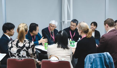 Round Table Diskussionen beim COMPAS Meeting in Osaka sollten den Austausch der Teilnehmer untereinander fördern. (Foto: Medi)
