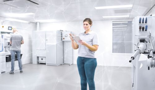 Das Werkstattmanagement-Programm „work.hub“ von Ottobock vernetzt die Maschinen in der Werkstatt mit dem Smartphone der Orthopädietechniker. (Foto: Ottobock)