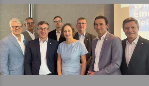 Aufsichtsrat und Vorstand der Sanitätshaus Aktuell AG (v.l.): Martin Kemper, Hans Werner Scherer, Ulf Doster, Dr. Markus Linnerz, Dr. Sonja Schaible, Jörg Werner, Dr. Christian Gentner, Jörg Zimmermann (Foto: Sanitätshaus Aktuell AG)