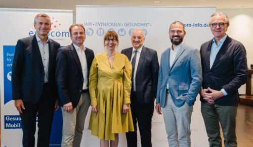 V.l.n.r.: Stefan Geiselbrechtinger (Oped GmbH), Vorsitzender Jürgen Gold (Julius Zorn GmbH), Rainer Berthan (Bauerfeind AG), Philipp Schatz (Medi GmbH & Co. KG), Walter Michael Leuthe (Sporlastic GmbH). In der Mitte: Oda Hagemeier (Geschäftsführerin Eurocom) (Foto: Eurocom)