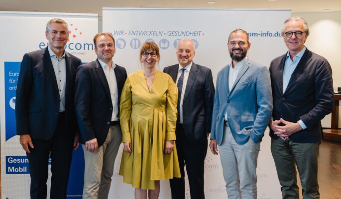 V.l.n.r.: Stefan Geiselbrechtinger (Oped GmbH), Vorsitzender Jürgen Gold (Julius Zorn GmbH), Rainer Berthan (Bauerfeind AG), Philipp Schatz (Medi GmbH & Co. KG), Walter Michael Leuthe (Sporlastic GmbH). In der Mitte: Oda Hagemeier (Geschäftsführerin Eurocom) (Foto: Eurocom)