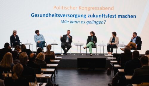 Diskutierten über die Zukunft der Homecare-Versorgung: MdB Simone Borchardt (CDU), MdB Ates Gürpinar (Die Linke), Stefan Geiselbrechtinger (Oped), Moderatorin Bettina Hertkorn-Ketterer, Antje Kapinsky (Vdek), MdB Dr. Christos Pantazis (SPD). Foto: BVMed