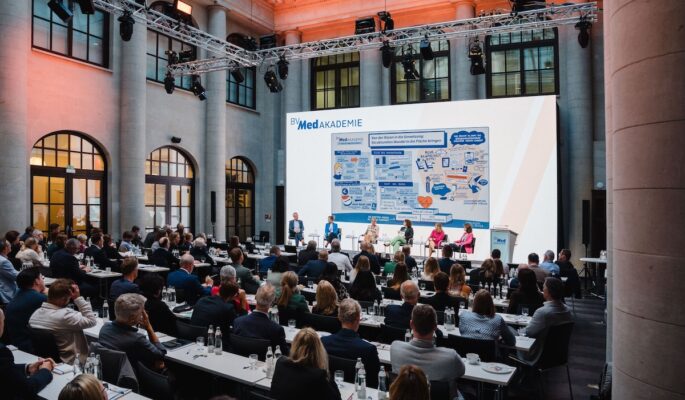 Plenum und Podium beim BVMed-Homecare-Management-Kongress (Foto: BVMed)