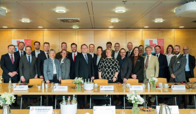 CEO-Round Table mit EU-Gesundheitskommissar Olivér Várhelyi auf der Medica in Düsseldorf (Foto: Spectaris)