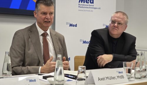 BVMed-Gesprächskreis Gesundheit mit MdB Axel Müller (l.), moderiert von BVMed-Politikleiter Björn Kleiner (Foto: BVMed)