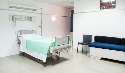 Symbolbild Klinik (Foto: Unsplash)