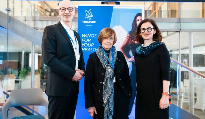 Die Gastgeber der Jahresauftaktveranstaltung (v.l.): Joachim Dehmel, Geschäftsführer Thuasne Deutschland, Elizabeth Ducottet, Vorstand und CEO Thuasne Group und Delphine Hanton (Geschäftsführerin und CEO Thuasne) (Foto: Thuasne)