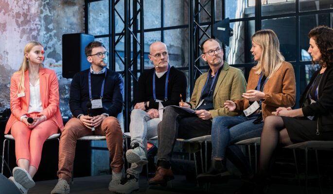 Diskutierten über den Stand der TI (v.l.): Lara Friedrichs (M Assist), Dr. Roger Pierenkemper (Maptara), Michael Martinet (DAK-Gesundheit), Moderator Tobias Kurtz (GesundheitsProfi), Dr. Anika Heimann-Steinert (Gematik) und Dr. Larisa Wewetzer (Ottobock) (Foto: M Assist)