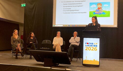 Tauschten sich über Interprofessionalität bei der Versorgung von Kindern und Jugendlichen aus (v.l.): Physiotherapeutin Ute Stuhlfelder (München), Jennyfer Angel Mitterer (Wien), Orthopädietechnikerin Anna Biedermann (Salzburg), Prof. Walter Michael Strobl (Wien) und Dr. med. Michèle Widmer (Basel). (Foto: Redaktion)