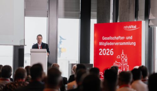 Der Rehavital-Aufsichtsratsvorsitzender Detlef Möller sprach auf der Gesellschafterversammlung in Hamburg. (Foto: Rehavital/Robin Schmiedebach)