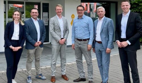 Das Kaphingst-Team rund um Boris Pichler (2.v.r.) begrüßte den Politiker Sören Bartol (3.v.r.) und sprach mit ihm über die drohenden 3-Prozent-Kürzungen. (Foto: Kaphingst GmbH)