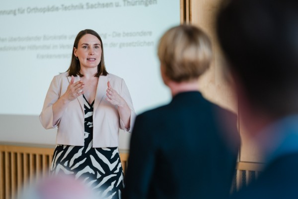 Katharina Schenk, Gesundheitsministerin von Thüringen, diskutierte mit den Gästen des Parlamentarischen Abends über die Situation der Hilfsmittelbranche. (Foto: BIV-OT)