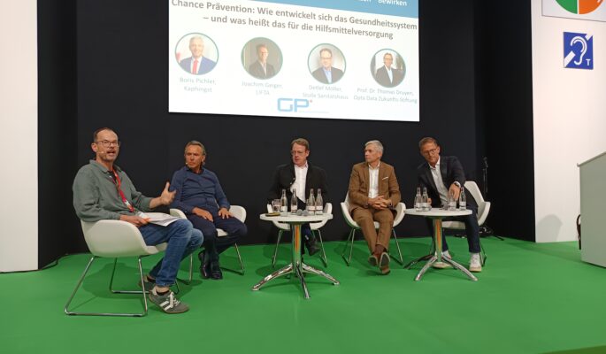 Tobias Kurtz (GP), Prof. Dr. Thomas Druyen (Opta Data Zukunfts-Stiftung), Detlef Möller (Stolle), Boris Pichler (Kaphingst), Joachim Geiger (Lifta) diskutierten auf der Rehacare. (Foto: Redaktion)