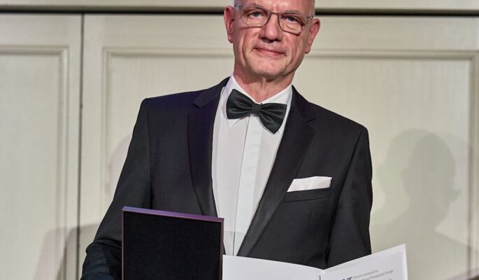 Alf Reuter, Präsident des BIV-OT, wurde am 19. Oktober von der DGOOC mit der Georg-Hohmann-Plakette für seine besonderen Verdienste um die deutsche Orthopädie ausgezeichnet. (Foto: Tobias Tanzyna/Intercongress)