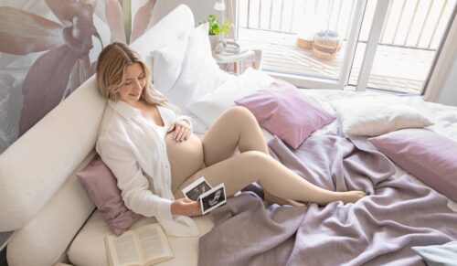 Auf der Plattform „JuBella by Juzo“ erhalten Schwangere und Hebammen Informationen rund um Kompression, Gesundheit und Wohlbefinden in der Schwangerschaft. (Foto: Juzo)